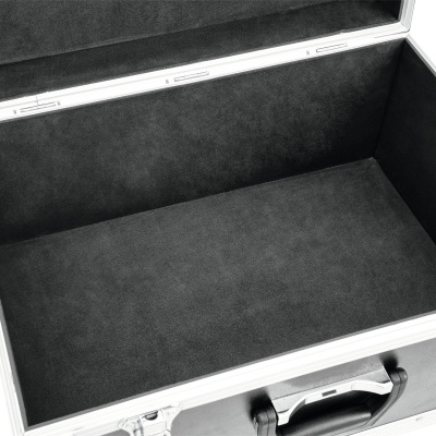 Mala de transporte aberta com interior cinzento