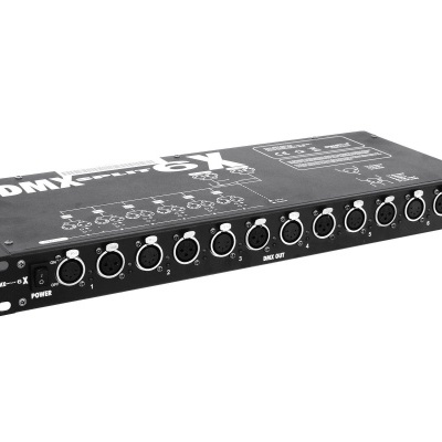 Interface de áudio profissional DMX Split 67 em metal preto com entradas e saídas XLR.
