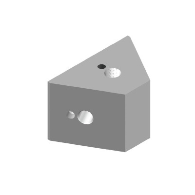 Peça triangular de metal cinzento com orifícios circulares.