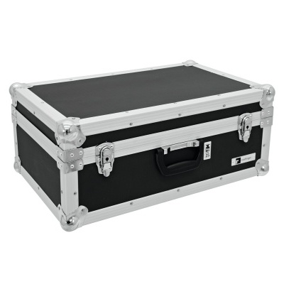 Mala rígida preta com acabamento metálico prateado e duas fechaduras