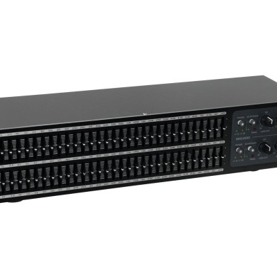 Equipamento áudio profissional preto com equalizadores gráficos e controlos