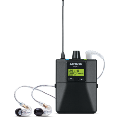 Transmissor áudio sem fio Shure P3RA preto com ecrã digital e auriculares transparentes.