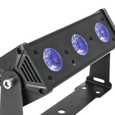 Luz LED preta com três focos azuis e suporte ajustável