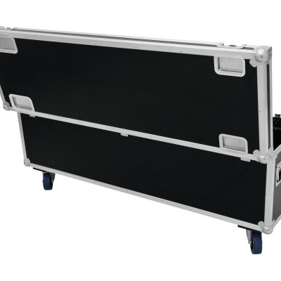 Mala de transporte preta com estrutura metálica prateada e rodas azuis, parcialmente aberta.