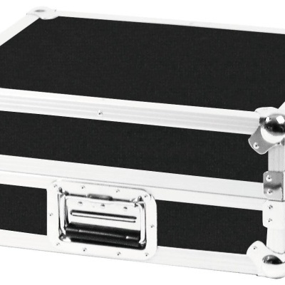 Mala preta de transporte com estrutura metálica prateada e fechos