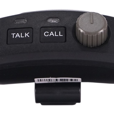 Controlador preto com botões e botão giratório