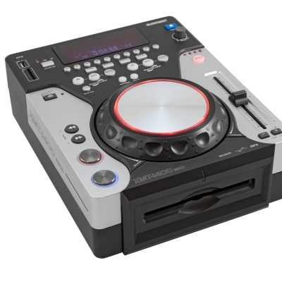 Leitor de CD DJ Numark NDX500 preto e prateado com roda de toque vermelha