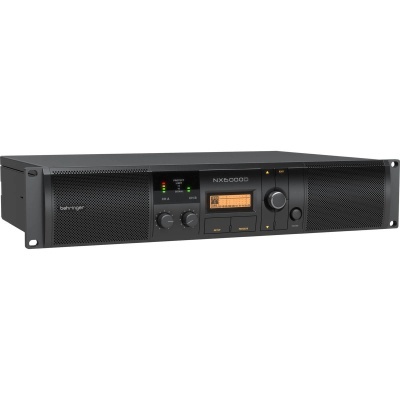 Amplificador de áudio Behringer NX6000D preto com painel digital e botões de controle