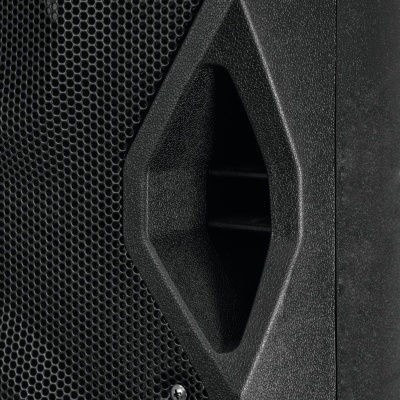 Lateral de coluna de som preta com grelha e alça embutida