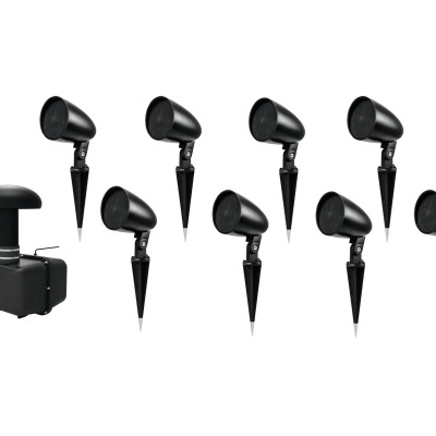 Conjunto de oito projetores exteriores pretos com suporte pontiagudo e equipamento adicional preto