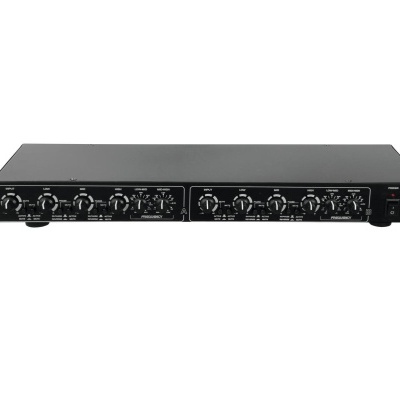 Amplificador de áudio preto com botões frontais e marca TOA