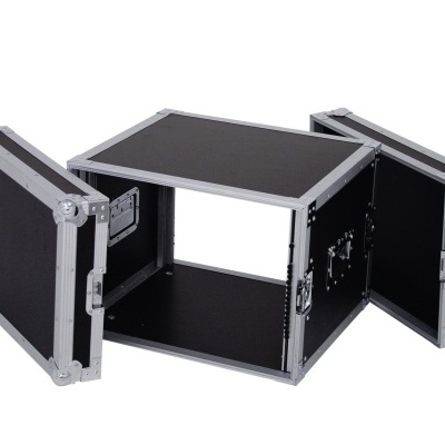 Mala robusta preta com estrutura metálica, aberta em três partes