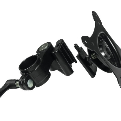 Braço metálico preto articulado com base quadrada para suporte