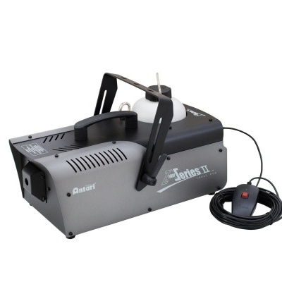 Máquina de nevoeiro cinzenta com cabo preto e texto 'Qitari Series II'