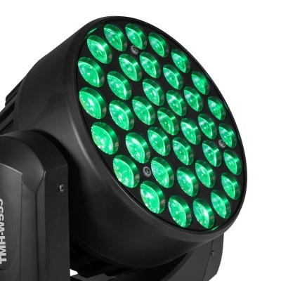 Refletor LED preto com luzes verdes