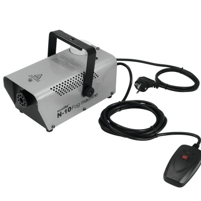 máquina de fumo cinzenta com alça preta e controlo remoto