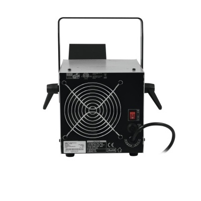 Equipamento elétrico preto com ventoinha e cabo em fundo branco