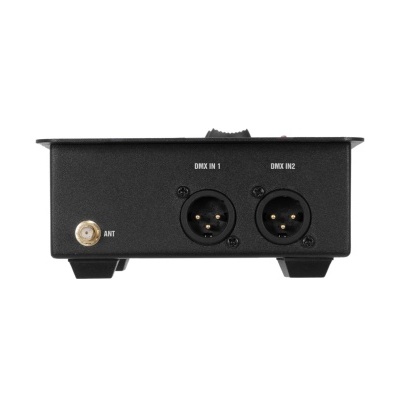 Dispositivo eletrônico preto com entradas XLR e de antena