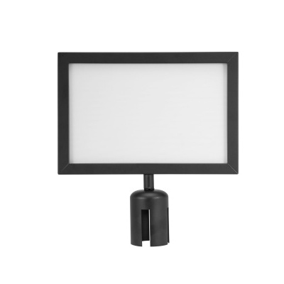 Placa retangular preta com interior branco em suporte negro