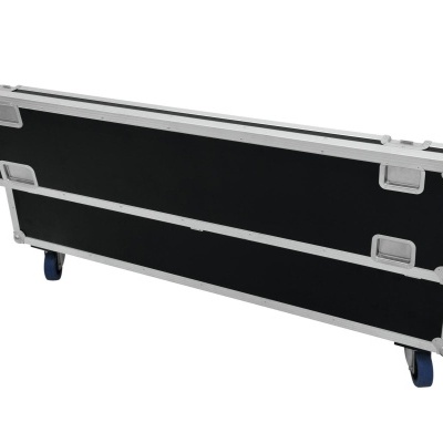 Mala de transporte preta com estrutura metálica e rodas azuis