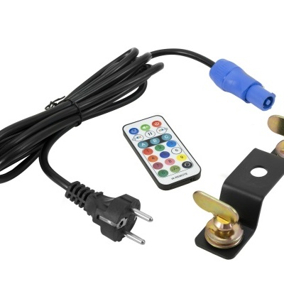 Cabo elétrico preto com ficha, comando remoto e suporte metálico