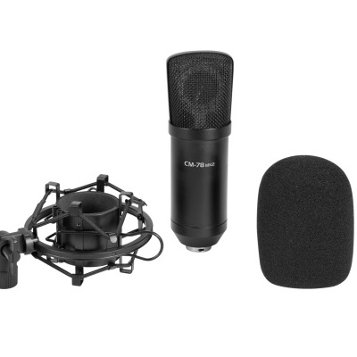 Microfone condensador preto com suporte anti-vibração e espuma protetora