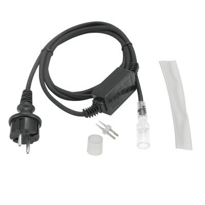 Cabo elétrico preto com ficha de tomada e acessórios