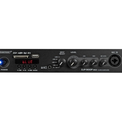 Interface de áudio Behringer U-Phoria UMC202HD preta com luz azul ligada e visor digital vermelho.