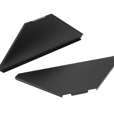 Dupla de protetoras pretas para calcanhar feitas de material liso em fundo branco