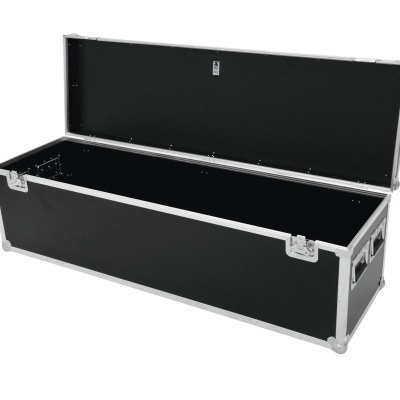 Caixa de transporte preta grande com interior preto e reforços metálicos