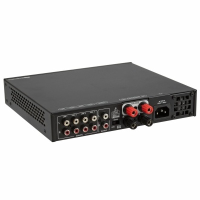Amplificador de áudio preto com conectores RCA e terminais para colunas