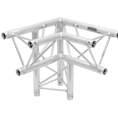 Estrutura metálica em alumínio prata formando um canto em ângulo