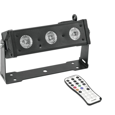 Luz LED preta com três focos e comando remoto branco