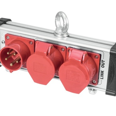 Módulo elétrico com tomadas industriais vermelhas