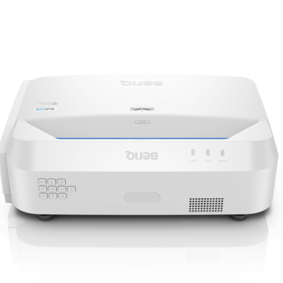 Projetor branco BenQ com botões e ventoinha frontal