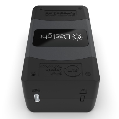 Dispositivo eletrónico preto com texto Daslight e ícones