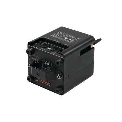 Dispositivo eletrônico preto em forma de cubo com várias portas e conexões e antena