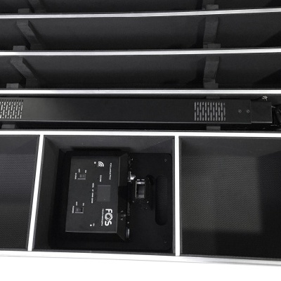 Caixa de espuma rígida cinza com equipamento elétrico preto FCS e espaços vazios