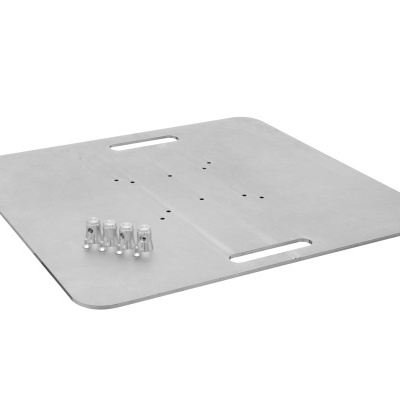 placa metálica quadrada com pegas e parafusos