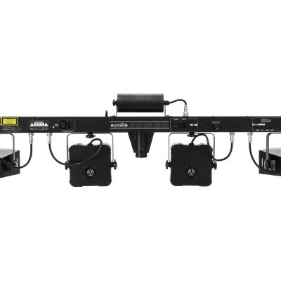 Sistema de iluminação profissional preto com quatro focos num fundo branco