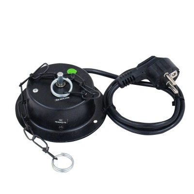 Motor elétrico redondo preto com cabo e ficha de tomada