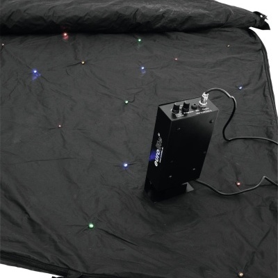 Tapete preto com pequenas luzes coloridas e dispositivo eletrónico