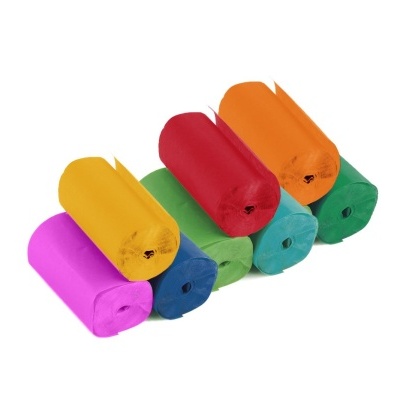 Sete rolos de saco plástico coloridos alinhados