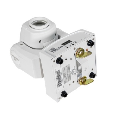 Dispositivo eletrônico branco com componentes metálicos e etiquetas sobre fundo branco