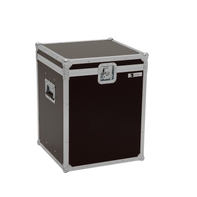 Mala rígida preta com estrutura em metal prateado e fecho frontal