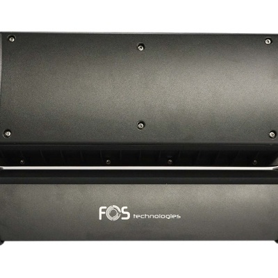 Dispositivo eletrónico preto da marca FOS technologies com estrutura retangular