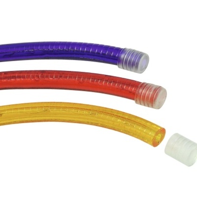 Três tubos flexíveis roxo, vermelho e amarelo com tampas transparentes nas extremidades