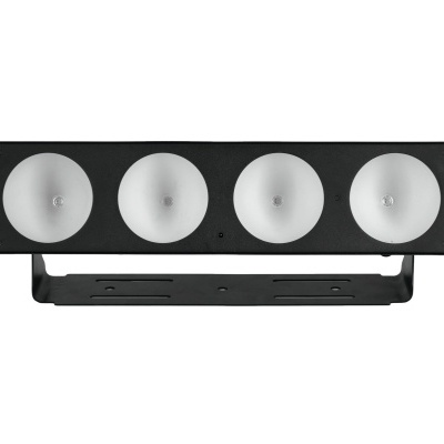 Aparelho de iluminação com quatro luzes embutidas em suporte preto