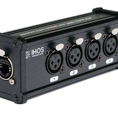 Dispositivo de áudio preto com quatro entradas XLR e conector Ethernet