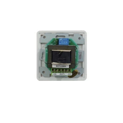 Componente eletrônico verde com base branca quadrada e etiqueta 80731005